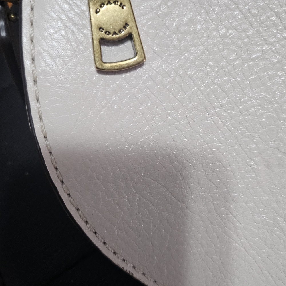 Euc!! Coach Leather Bum Bag - image 4